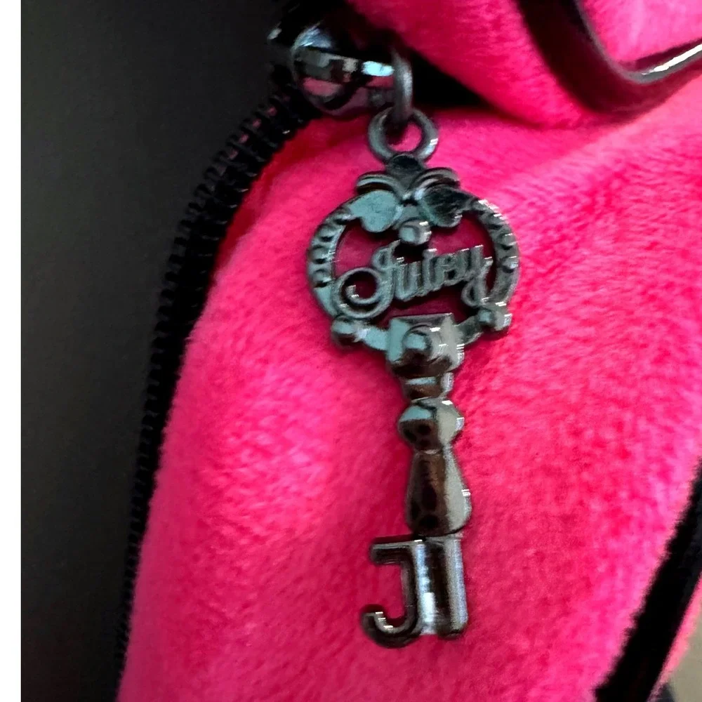 Juicy Couture Pink Velour Hanging Travel Cosmetic Bag Bling Y2K Key Charm NWT